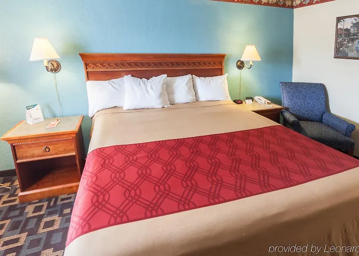 Econo Lodge *