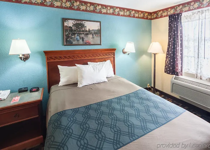Econo Lodge *